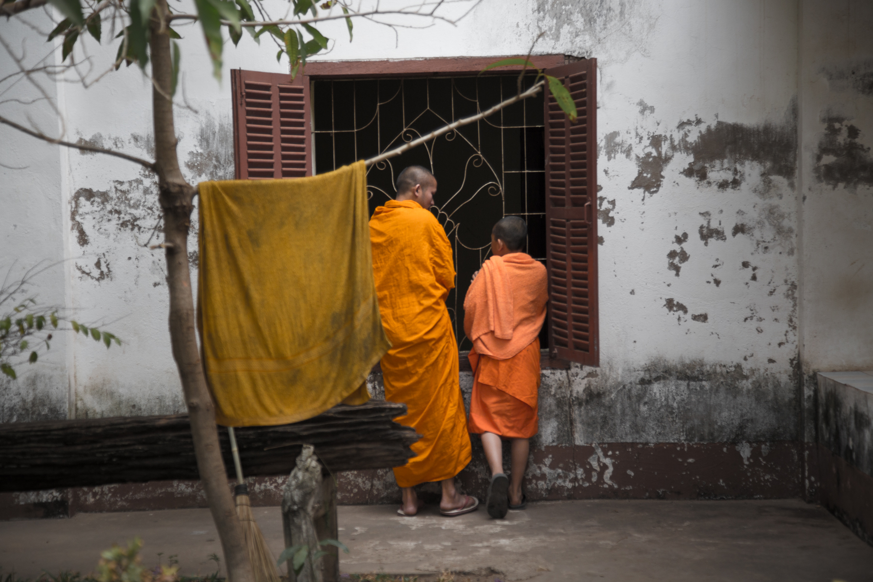 Laos Monk ラオスの僧侶 写真作家うえやまあつしの旅マガジン